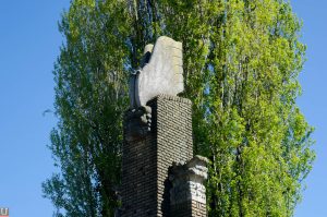 C. van Maasdijkstraat, vliegermonument