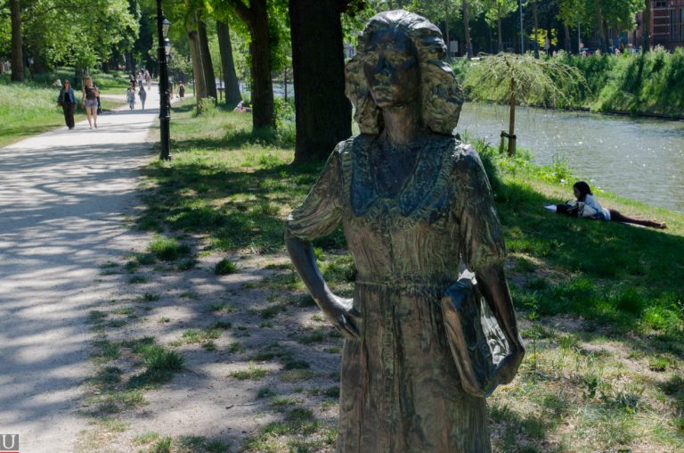 standbeeld Truus van Lier