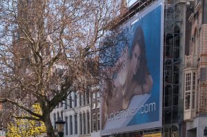 Oudegracht 137, reclamedoek