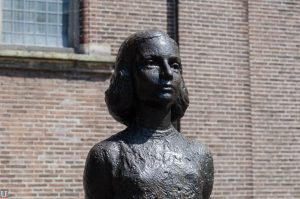 Janskerkhof, beeld Anne Frank