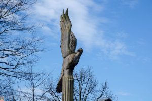 Gansstraat, houtsculpturen